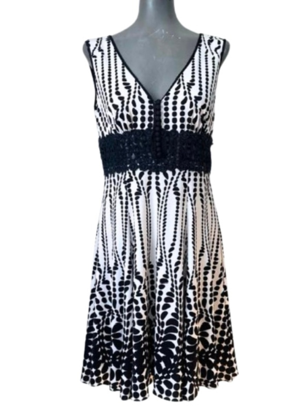 Alberto Makali Black & White V-Neck Cocktail Dress